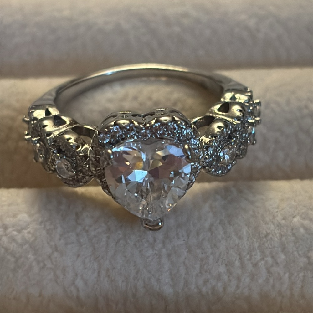 Heart rhinestone silver ring new - Picture 5 of 8